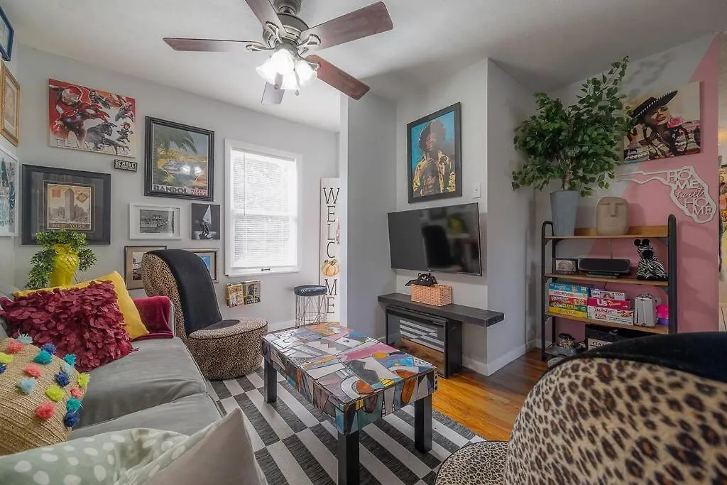 Vibing In The Heights/Breweries/Food/Petfriendly Villa Tampa 0*,  United States